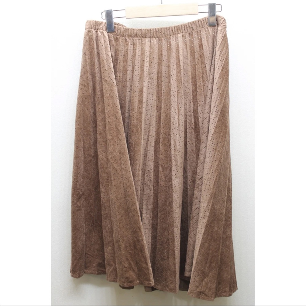 VTG Int Ladies Garment Fabric Suede Eyelet Women Skirt Brown Pleated 31 Inches